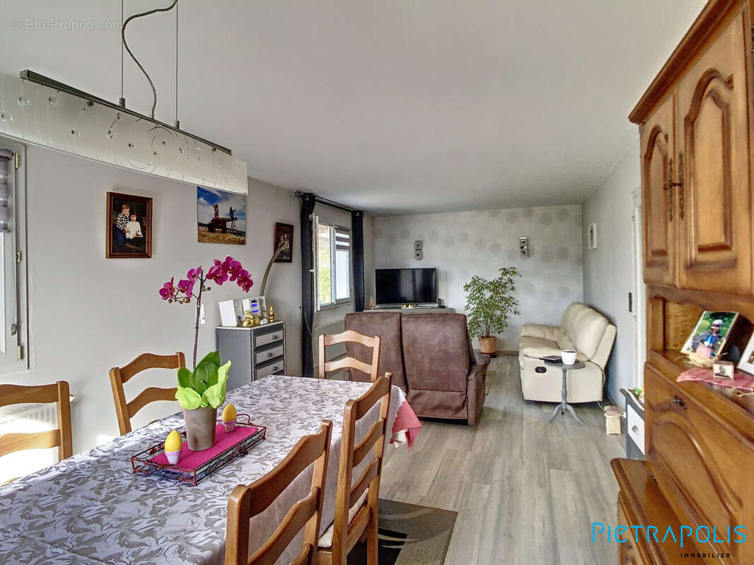 Maison à AVIGNON-LES-SAINT-CLAUDE