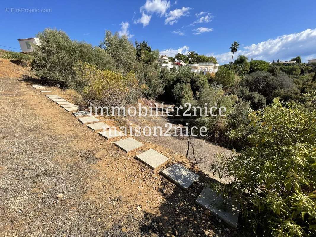 Terrain à CAGNES-SUR-MER