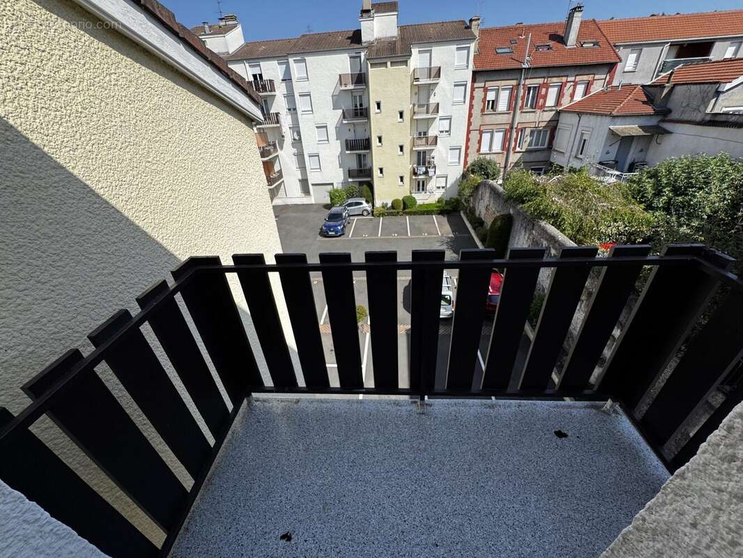 Appartement 103 m² à Le Chambon-Feugerolles  - photo 5