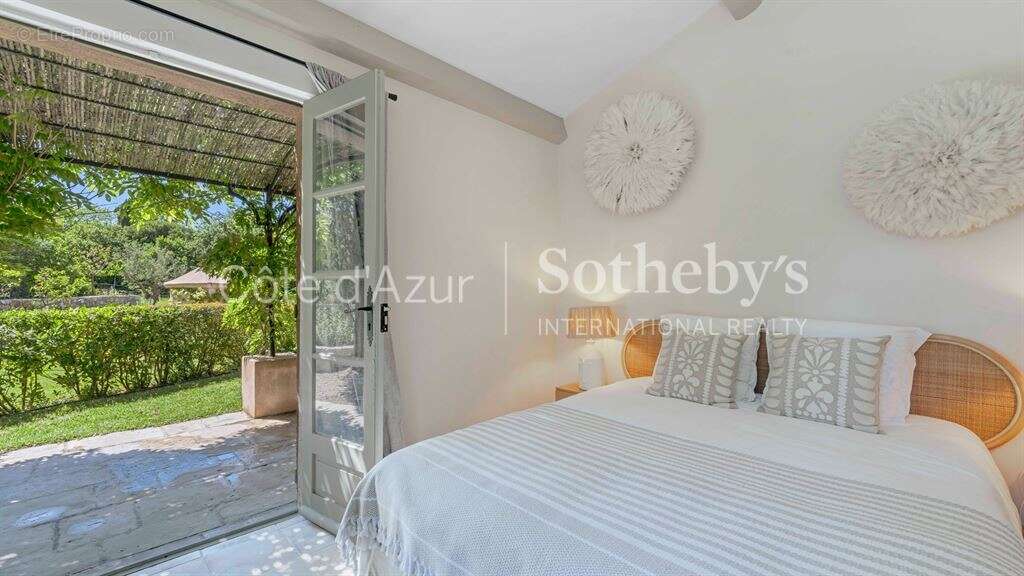 Villa provençale 210 m² avec piscine et jardin paysager proche Pampelonne - photo 10