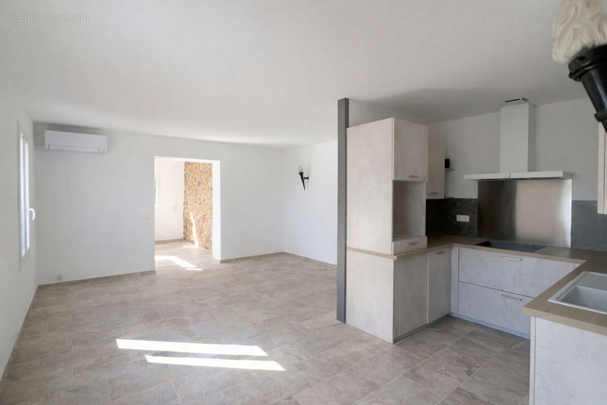 Maison à FLASSANS-SUR-ISSOLE