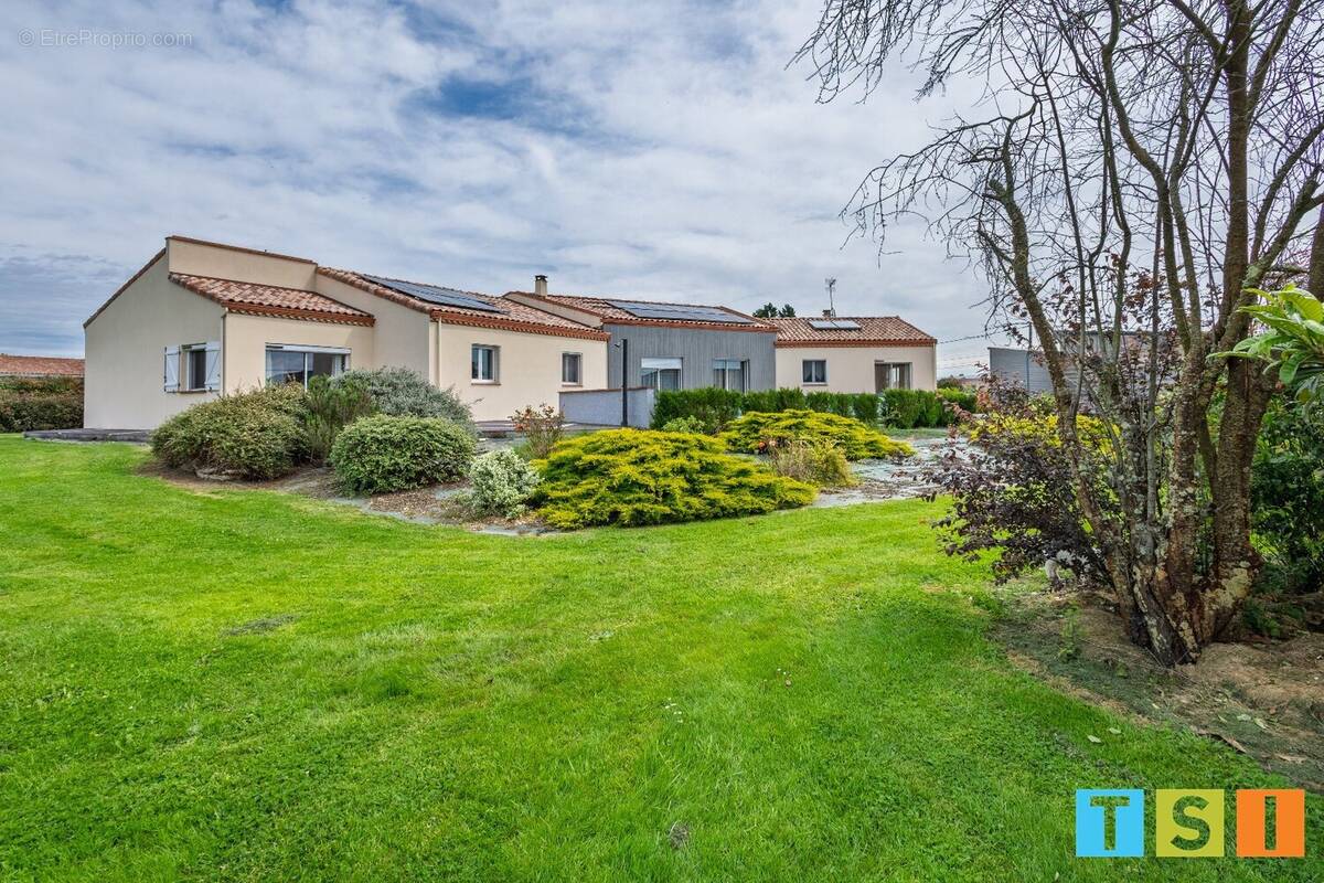 Maison à MONDAVEZAN