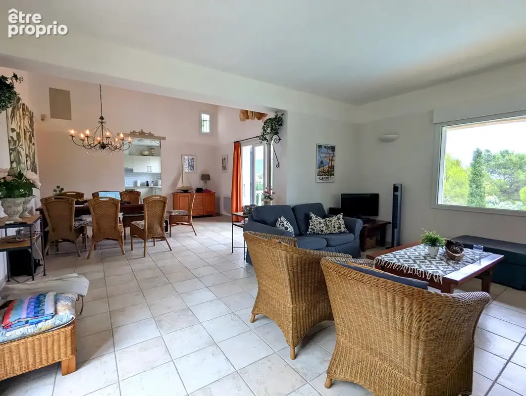 Villa d'architecte avec piscine, vues dégagées et grand terrain - photo 3