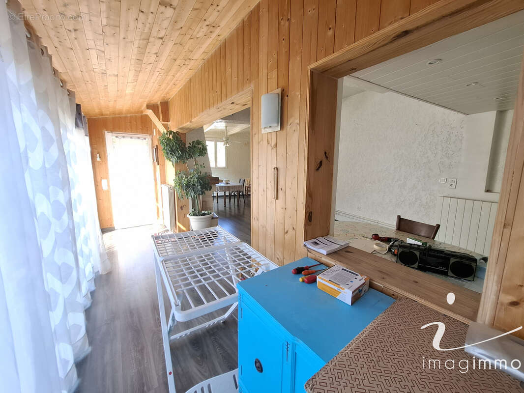 Rare maison de village de type 4 avec cours et garage de 60 m2 ! - photo 7