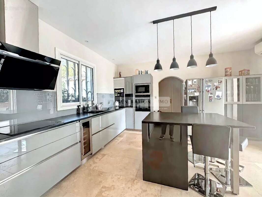 Belle Maison avec Piscine à vendre surles hauteurs de Beaucaire - photo 4