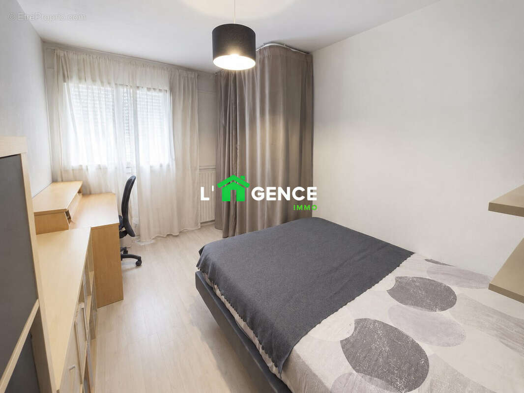 Appartement 4 pièces 81 m² à vendre à Martigues (13500) - photo 2