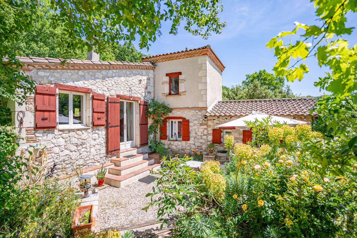 Ensemble immobilier en pierre avec piscine - photo 3