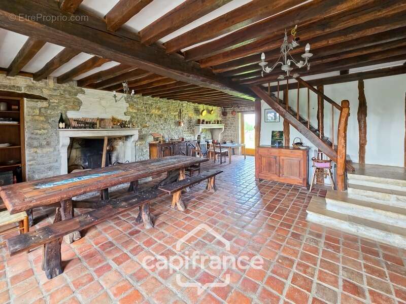 Maison à CHEVANNES-CHANGY