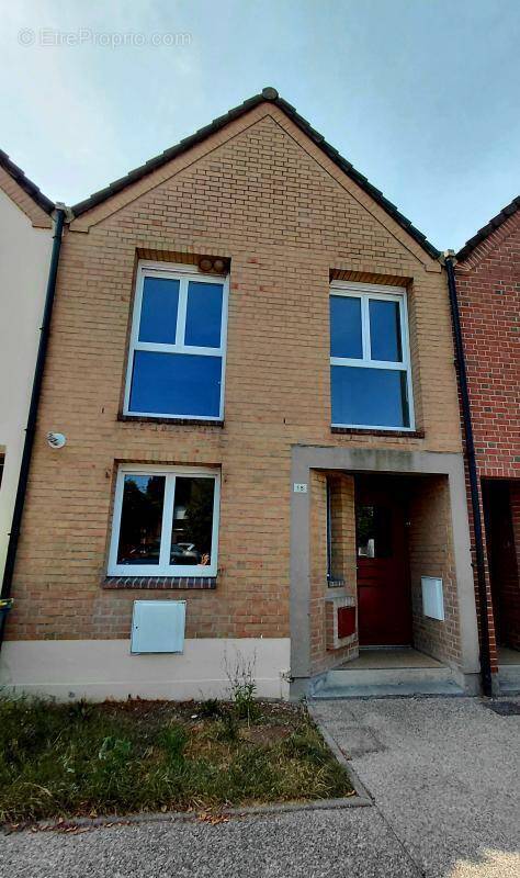 Maison à COURRIERES