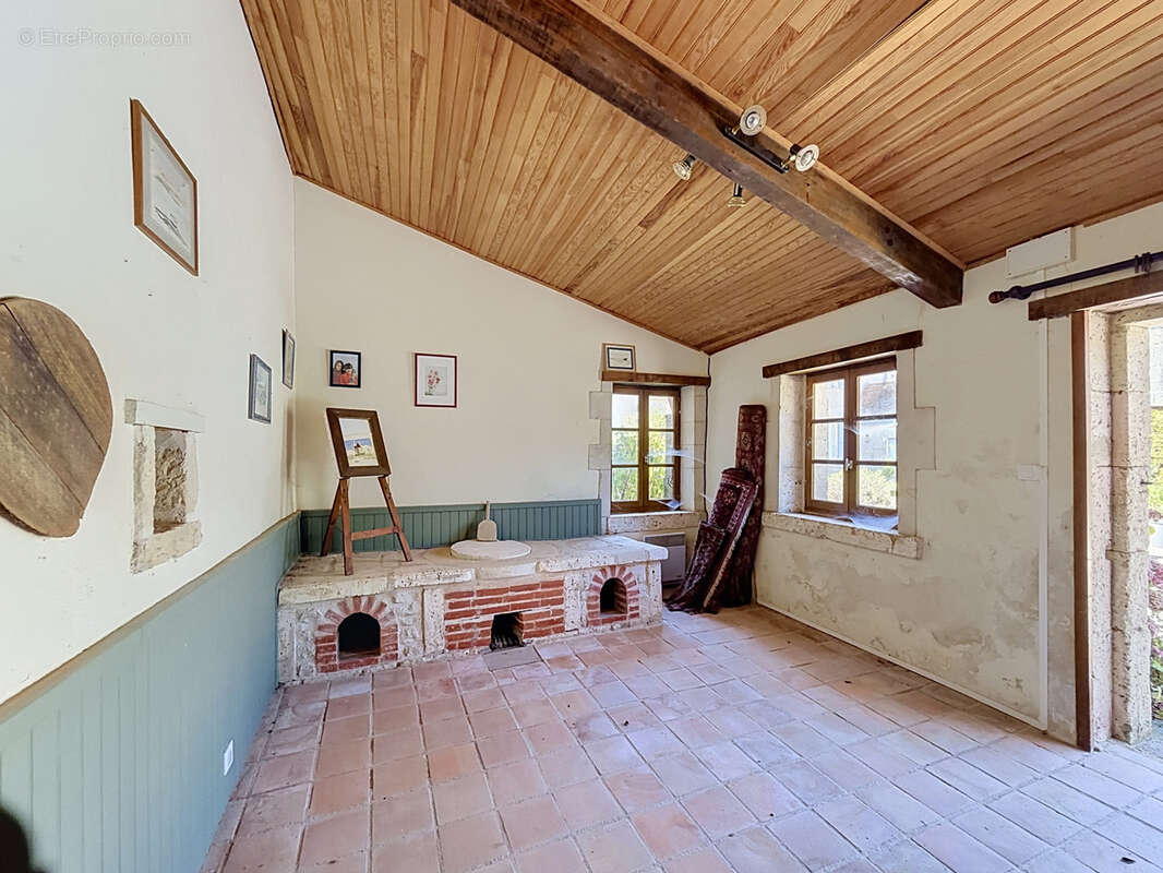 Maison à MONTIGNAC-CHARENTE