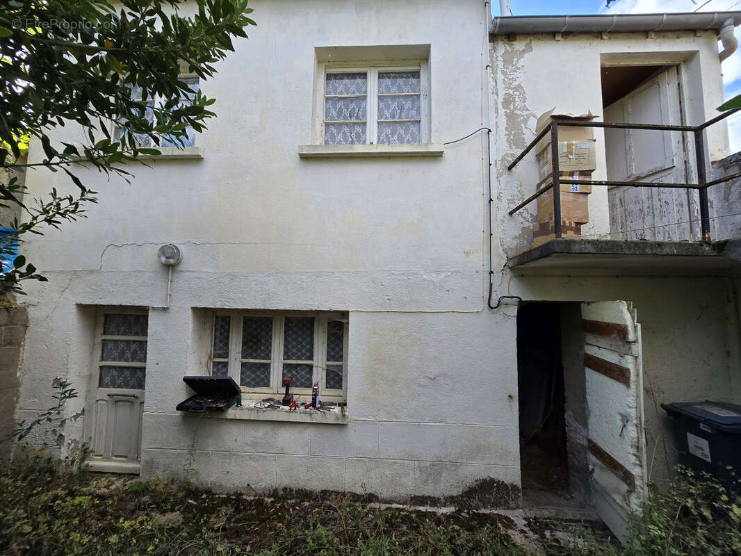 Maison à AINAY-LE-VIEIL