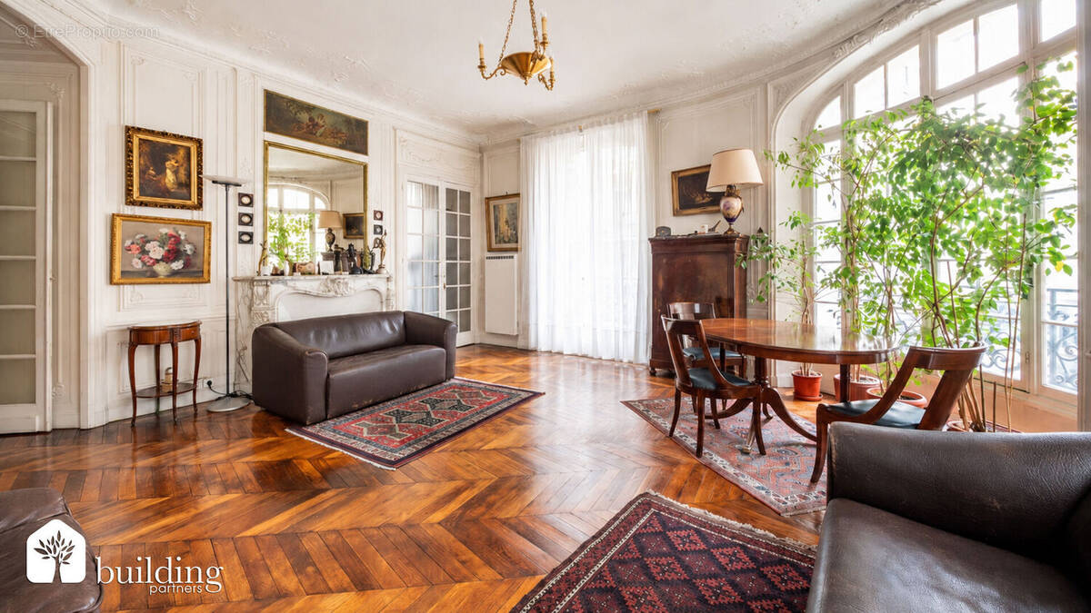 Appartement à PARIS-17E