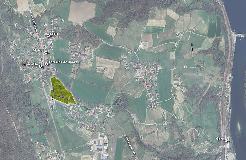 Terrain à CORBONOD