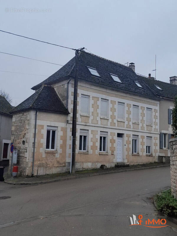 Appartement à COURSON-LES-CARRIERES