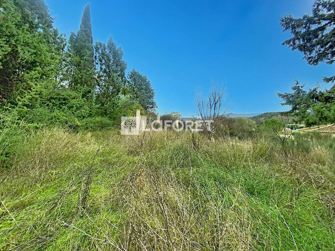 Terrain à MEYREUIL