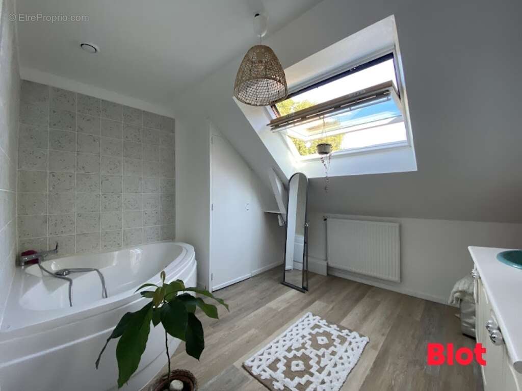 Maison à VERN-SUR-SEICHE