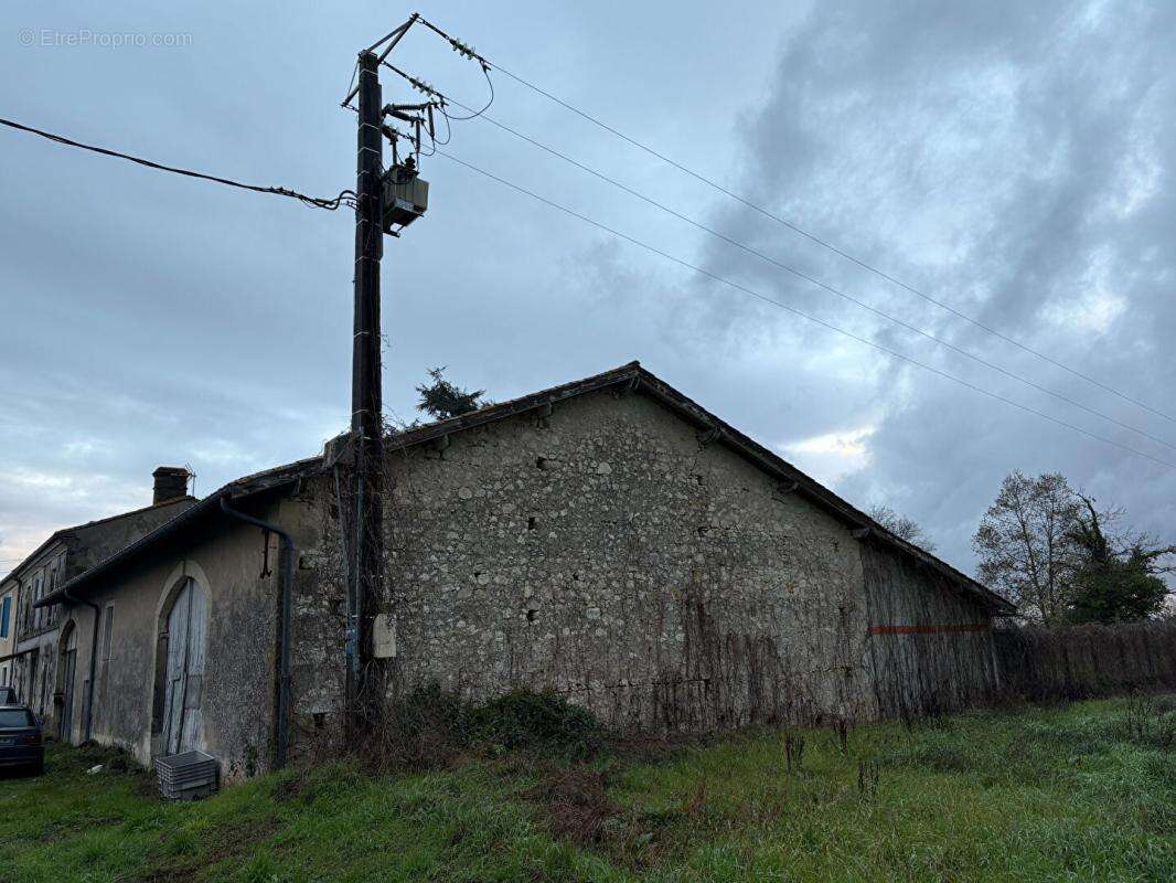 Ancienne ferme girondine à fort potentiel, Pessac sur Dordogne 185 m2 dépendances 300 m2 - photo 4