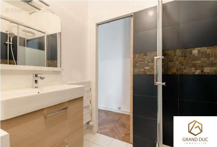Appartement à MARSEILLE-2E