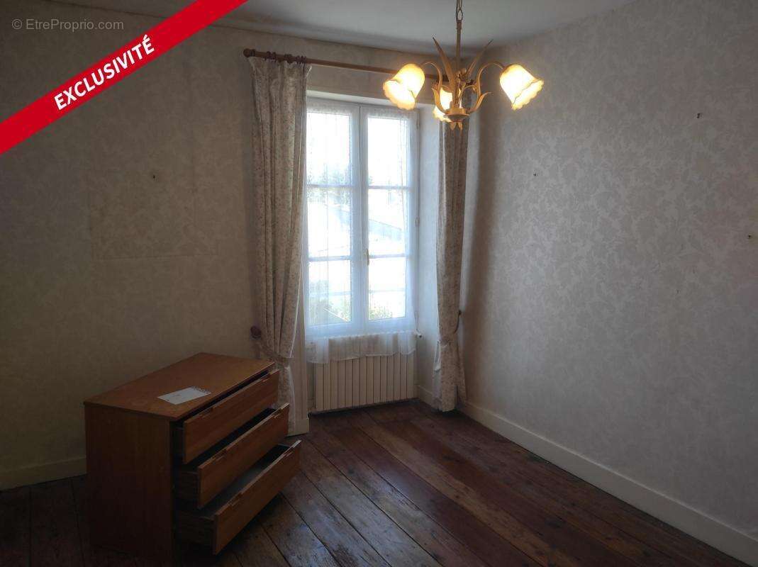 Maison à SAINT-JEAN-D'ANGELY