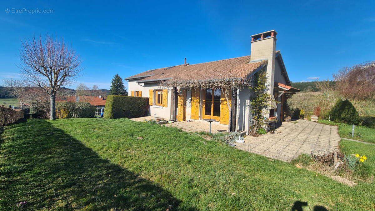 Maison à SAINT-ROMAIN-LACHALM