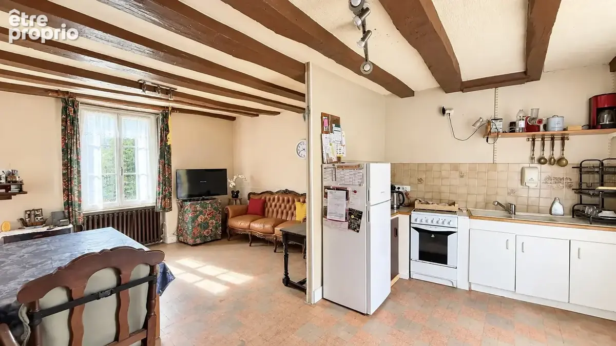 Maison de plain-pied au cœur historique de Civray   90 m2   Terrain de 525 m2 - photo 2