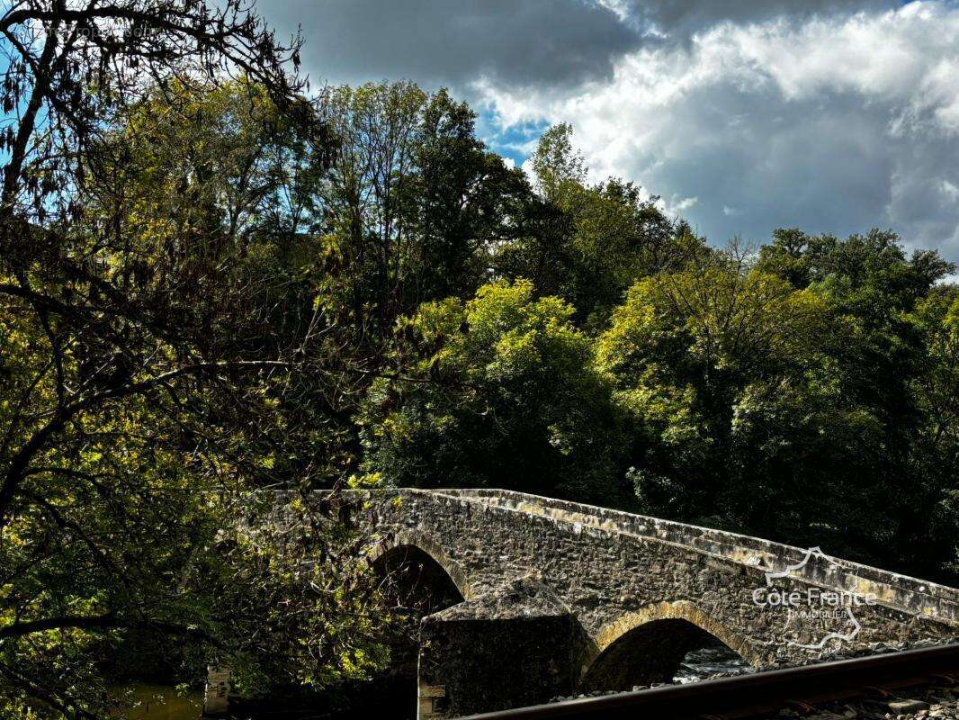 Maison à BAGNAC-SUR-CELE