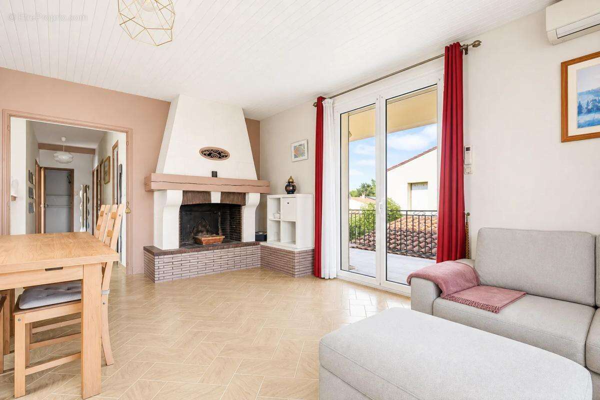 Maison de 9 pièces de 246 m² à Velaux - photo 2