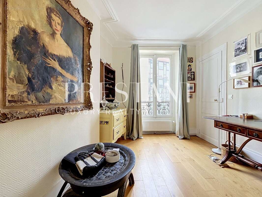 Appartement à PARIS-10E