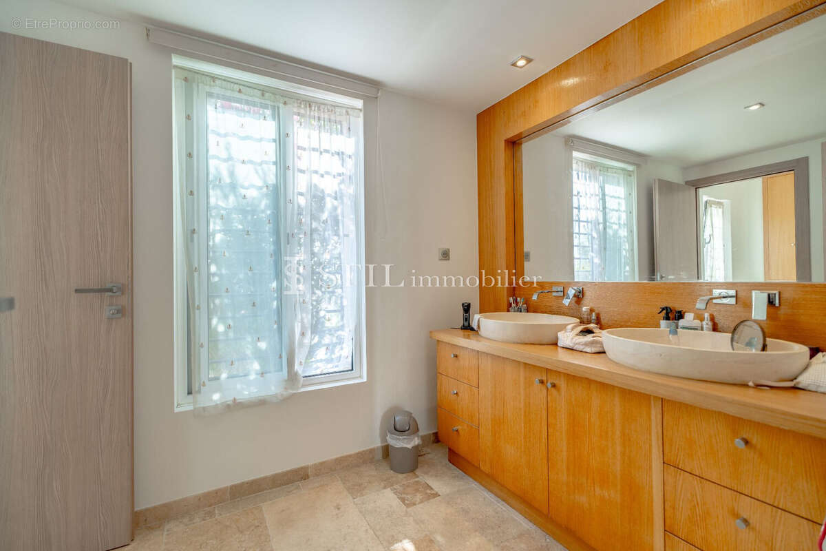 Maison 240 m² à Sainte-Maxime  - photo 6