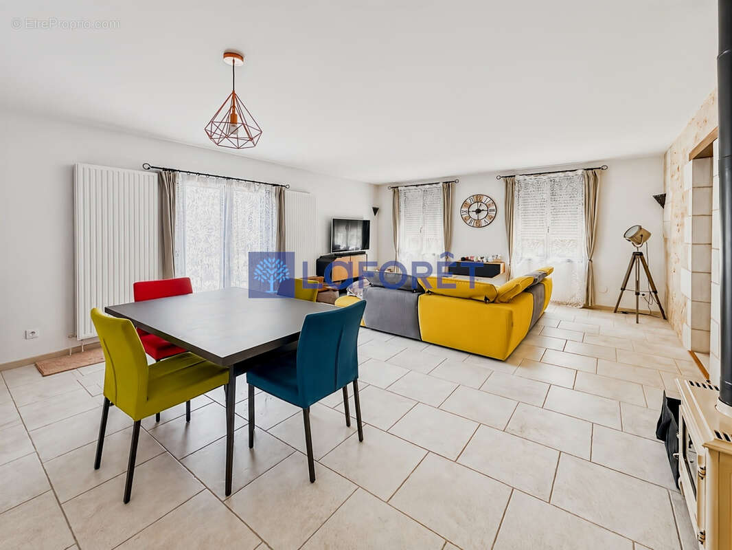 Maison Sache 8 pièce(s) 215 m2 - photo 5