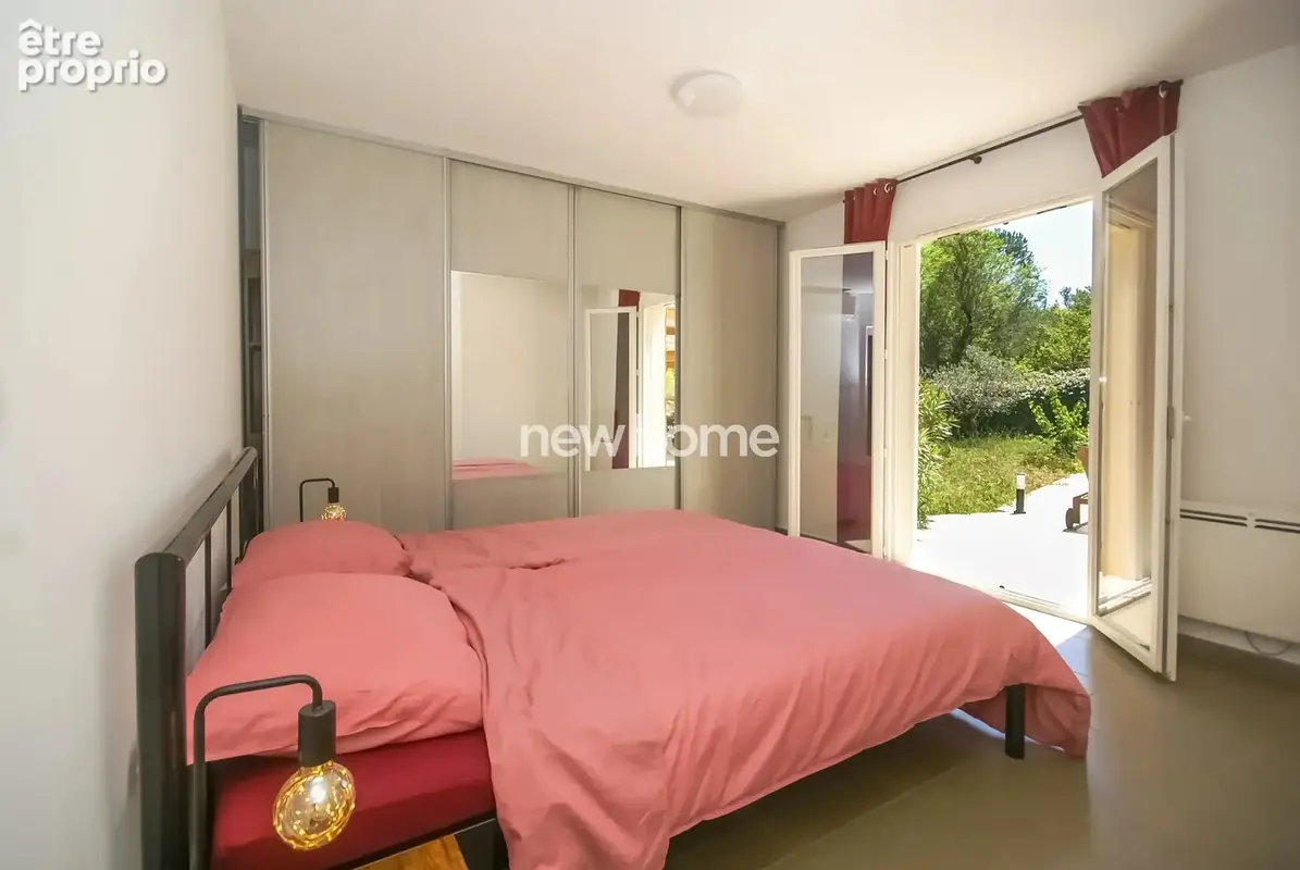 Villa de plain-pied avec piscine et vaste terrain - photo 15