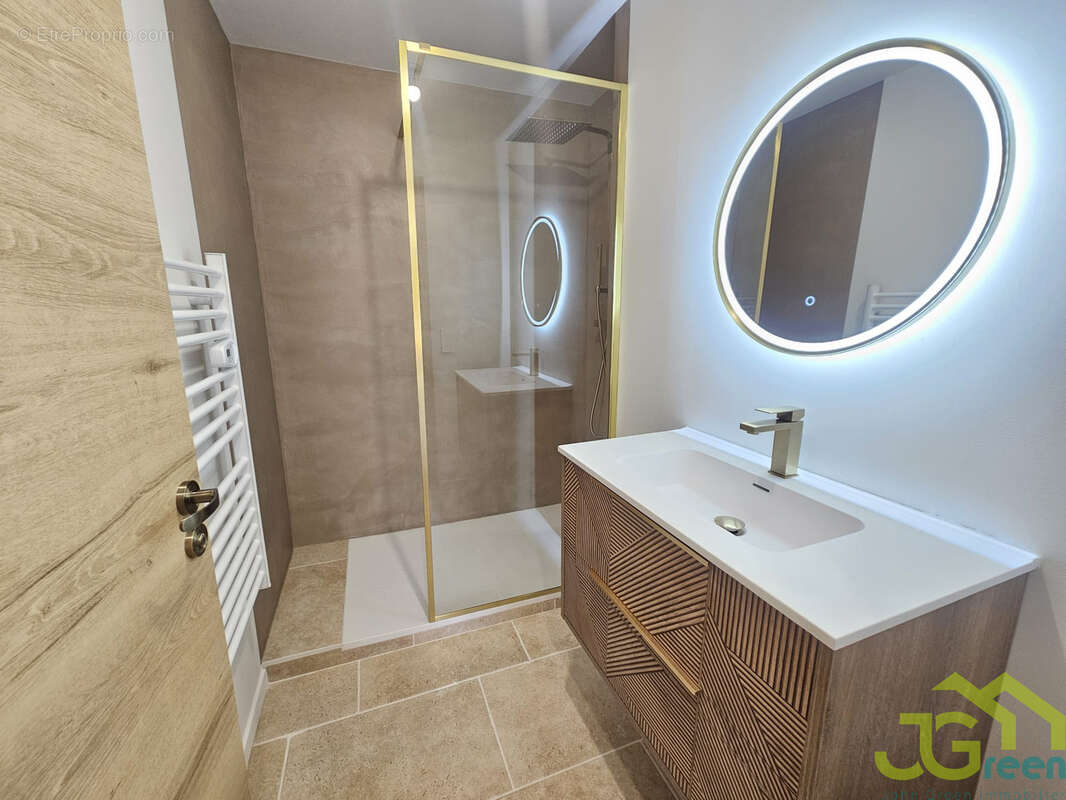 Appartement T4 entièrement rénové avec grande terrasse et parking privé - photo 8