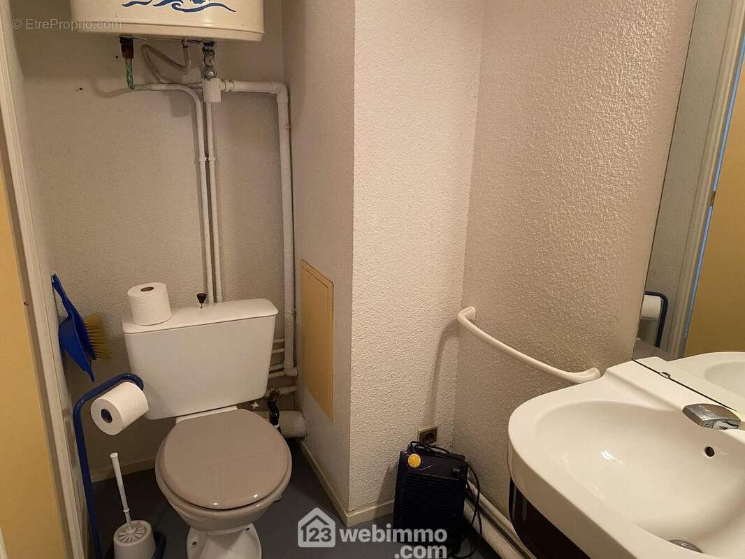 SALLE DE BAIN / WC - Appartement à SAINT-HILAIRE-DE-RIEZ