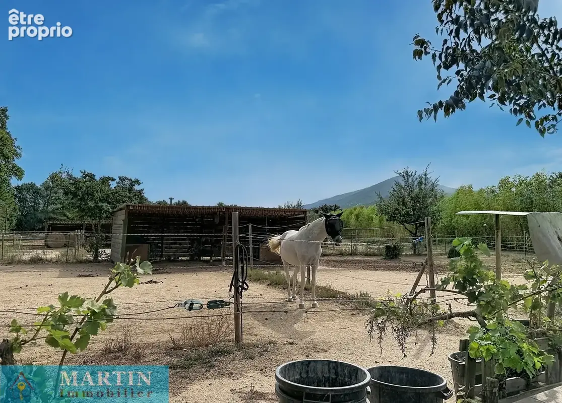 Villa de plain-pied avec piscine et 1,5 hectares de terrain plat et clôturé - photo 2