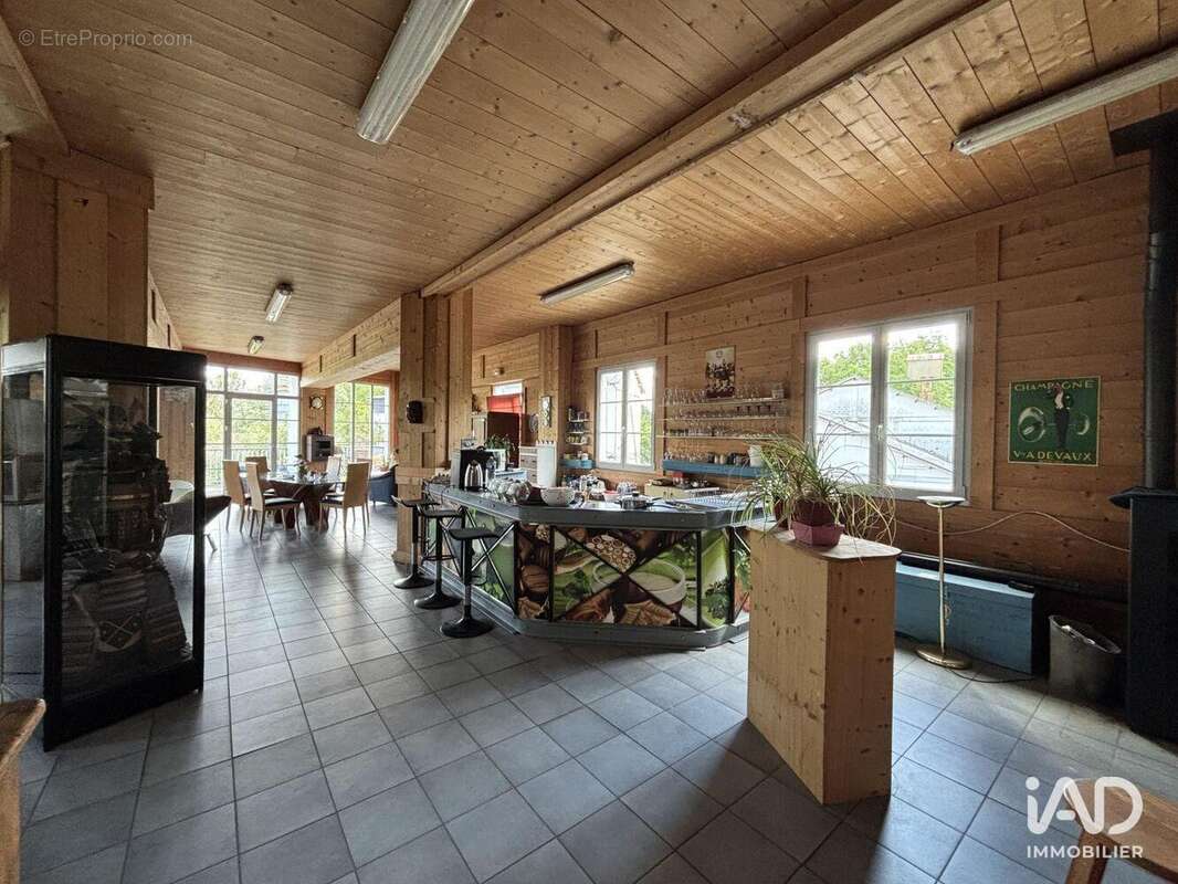 Photo 6 - Commerce à CUISERY