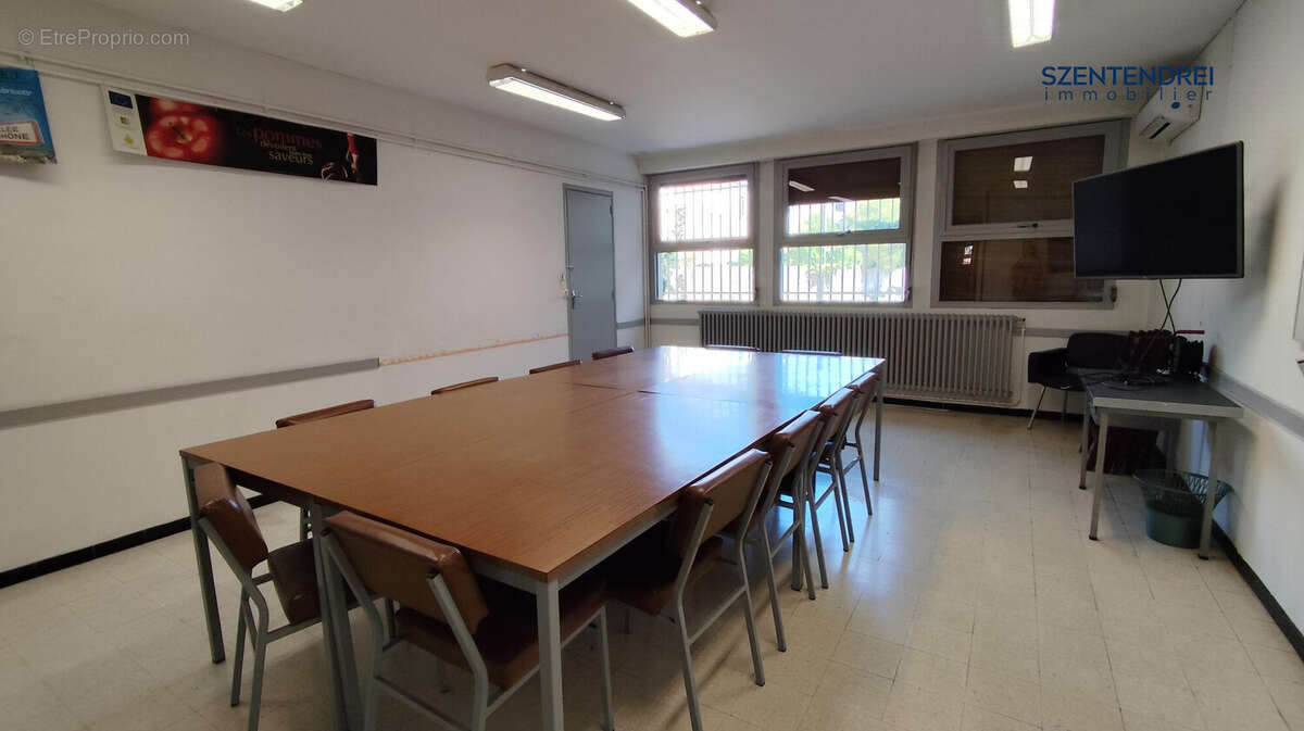 Commerce à PONT-SAINT-ESPRIT