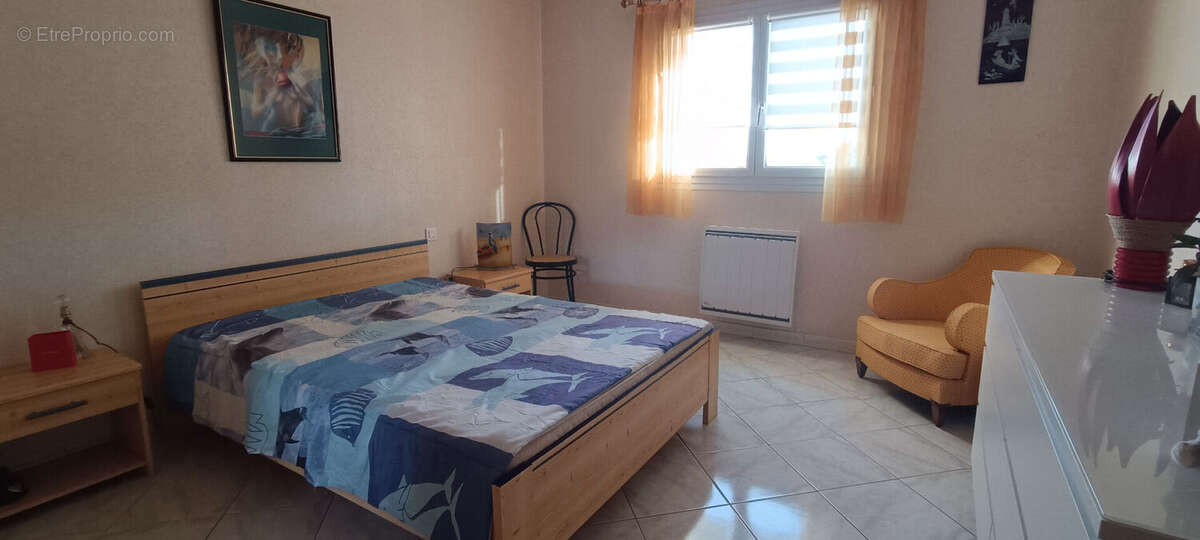 ** Sud ** MAISON Double ** Terrasse & Piscine ** Vue Dégagée ** (83500) LA SEYNE SUR MER **ur Mer 6 pièce(s) - photo 13