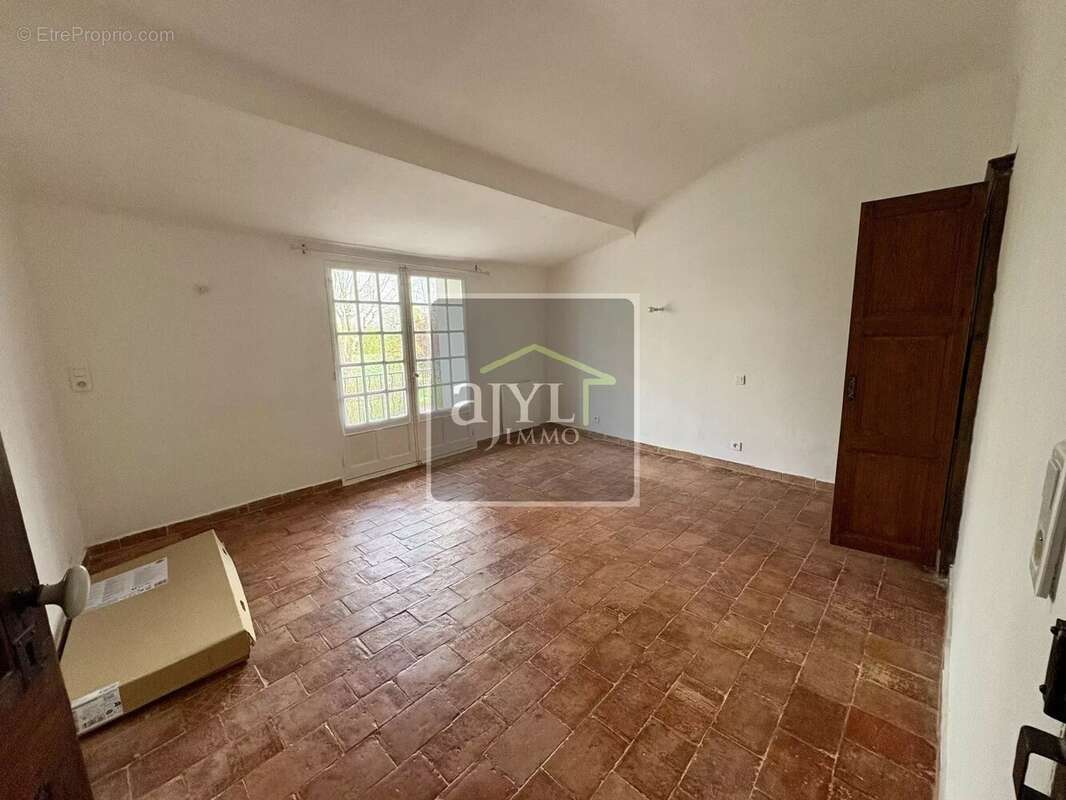 Appartement à CHARLEVAL