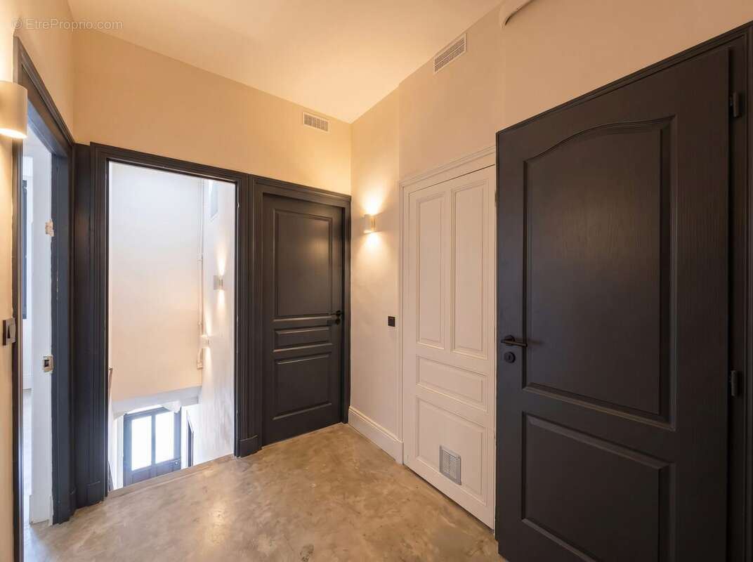 Appartement 300 m² à Vierzon  - photo 5