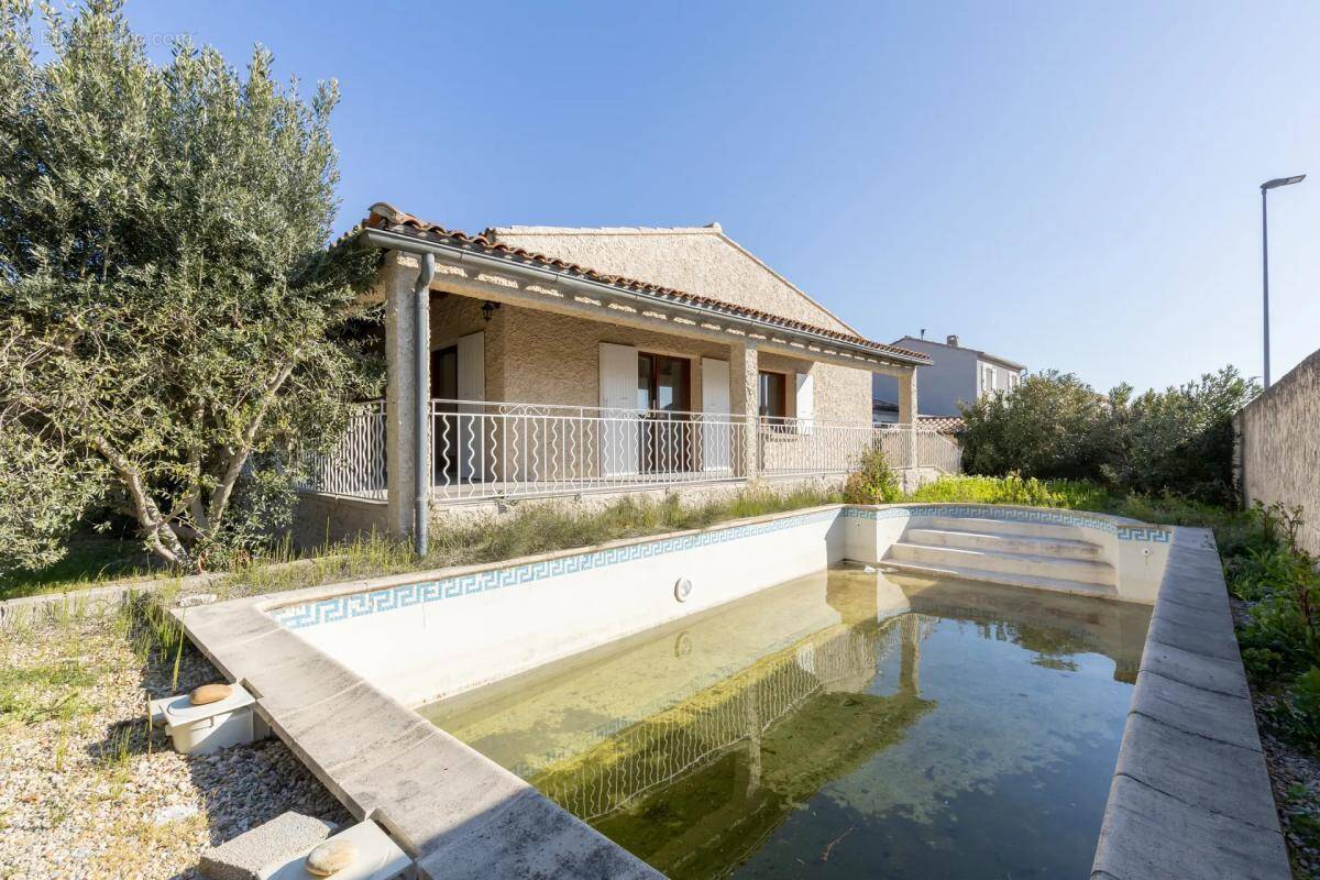 Maison à ENTRAIGUES-SUR-LA-SORGUE