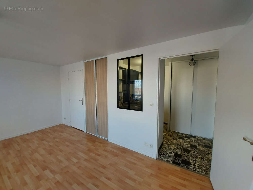 VAURÉAL - Studio 31,09 m² - Résidence recherchée - photo 2