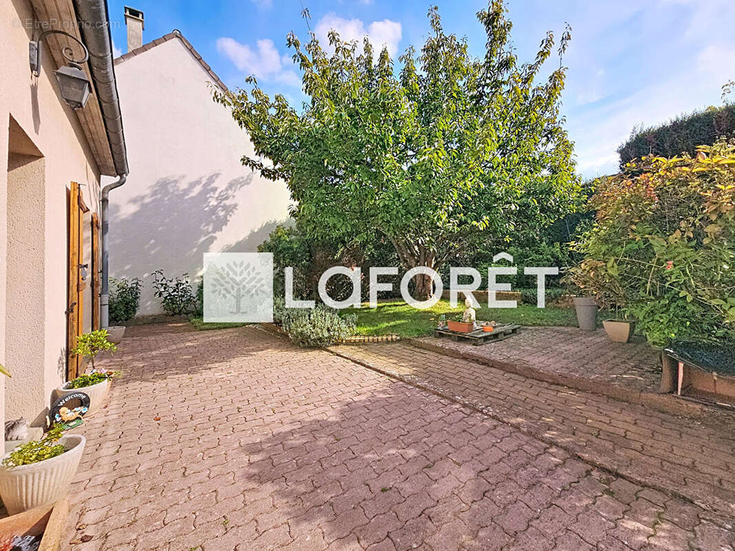 Maison à MOISSY-CRAMAYEL