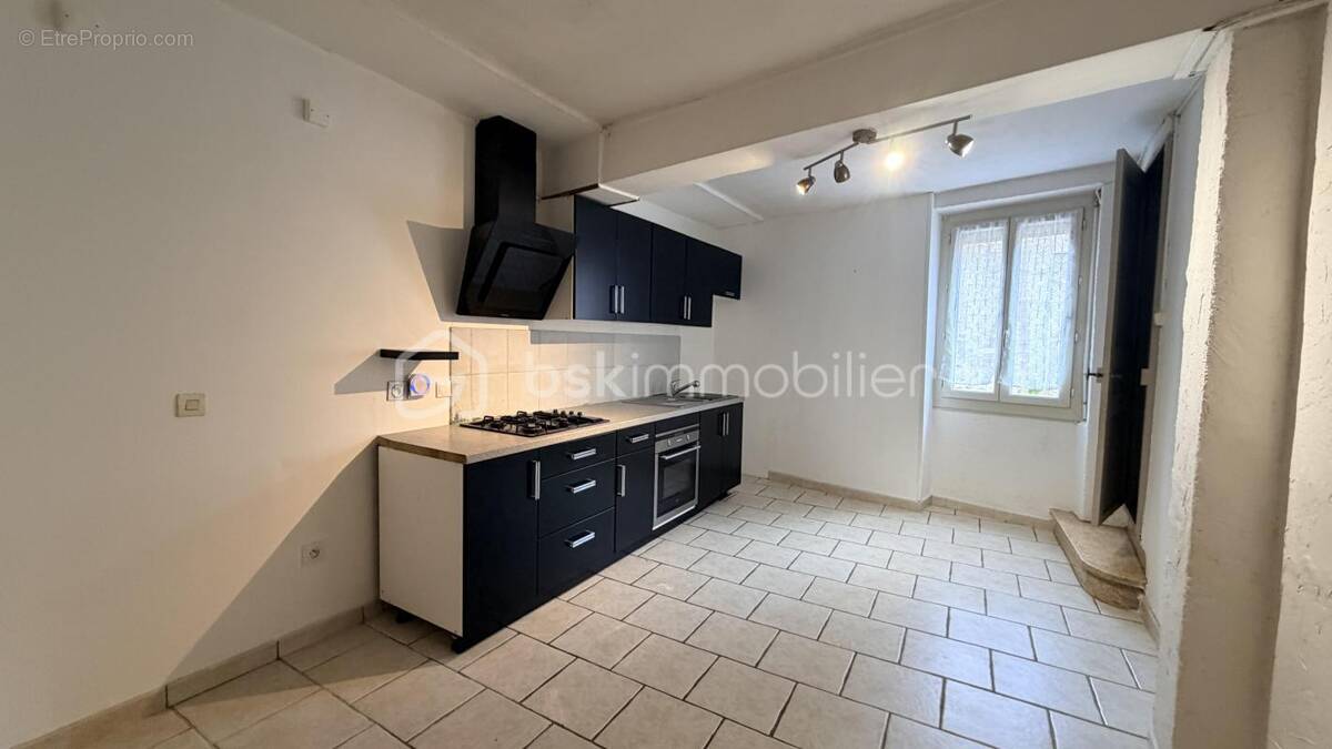 Maison à PEZILLA-LA-RIVIERE