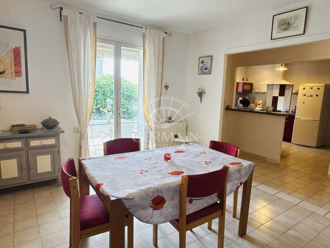 Maison à L'ISLE-SUR-LA-SORGUE