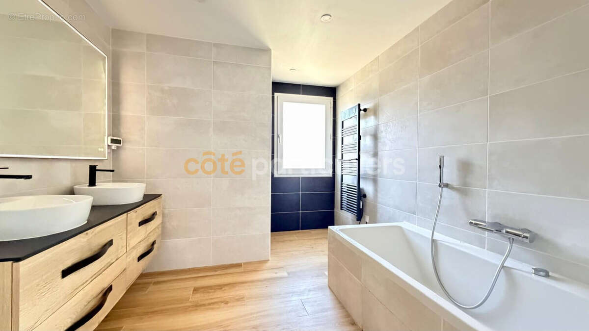 Maison à NEGREPELISSE