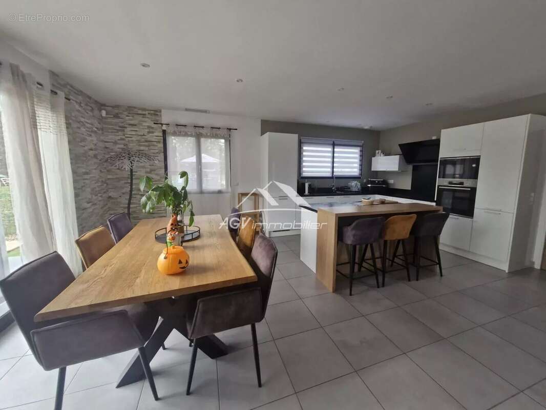 Maison à ALLEGRE-LES-FUMADES