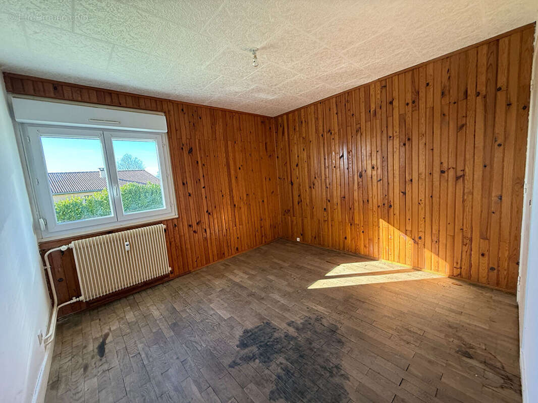 Appartement à SAINT-ETIENNE-SUR-CHALARONNE