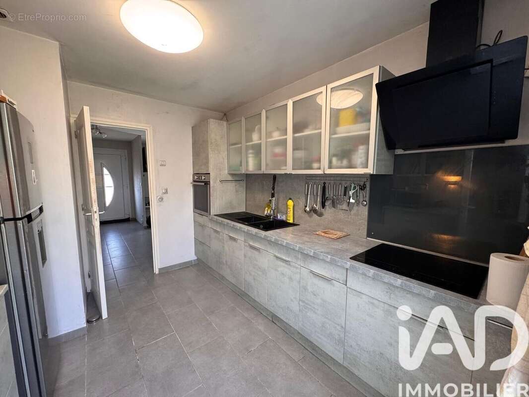 Maison 90 m² à Fleury-En-Biere  - photo 4
