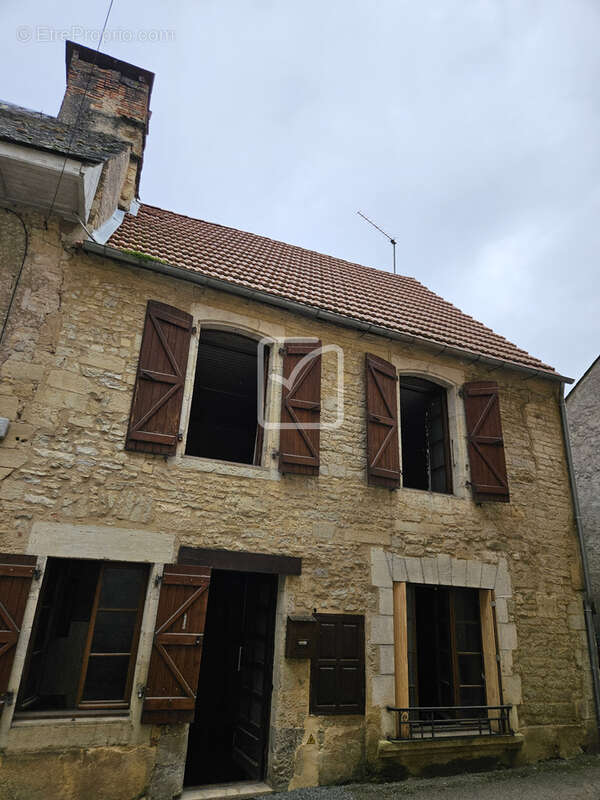 Maison à SALVIAC