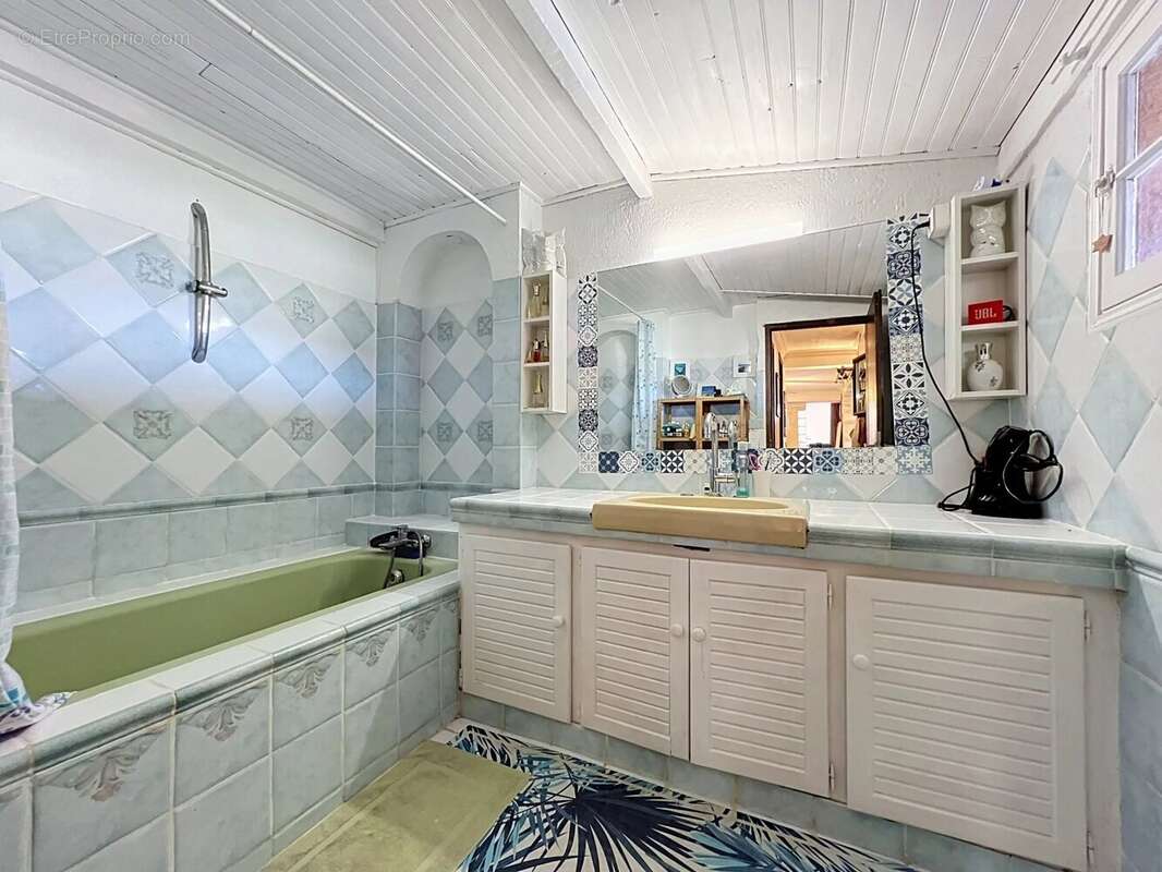 Appartement à VALLAURIS